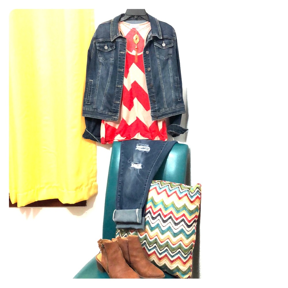 Size L maternity razor back top